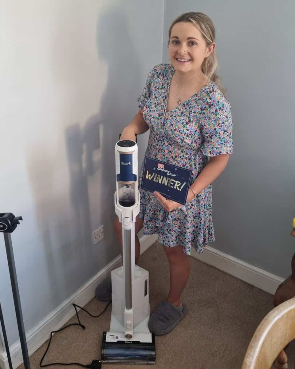 20262103 M Rose Somerset Shark Clean & Empty Cordless Vacuum Cleaner