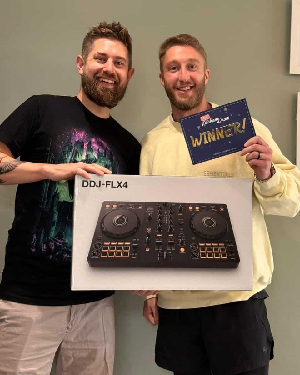 20262212 S Butt Essex Pioneer DJ DDJ-FLX4 Controller